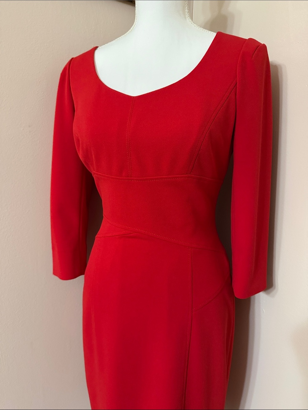 Tahari Red Midi Sheath Dress with Scoop Neck Three-Quarter Sleeves stretches